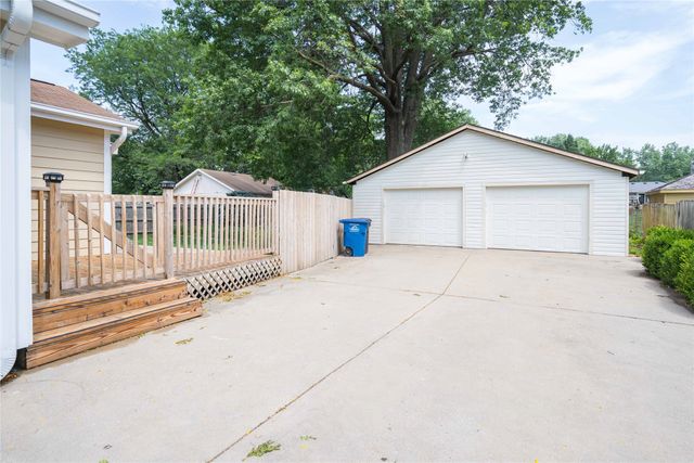 6391 Holcomb Avenue, Des Moines, IA 50322