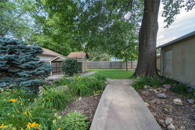 6391 Holcomb Avenue, Des Moines, IA 50322