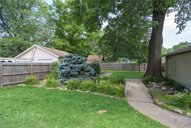 6391 Holcomb Avenue, Des Moines, IA 50322