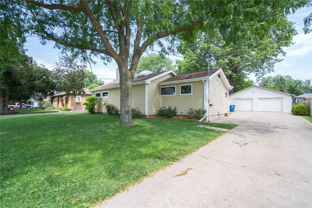 6391 Holcomb Avenue, Des Moines, IA 50322