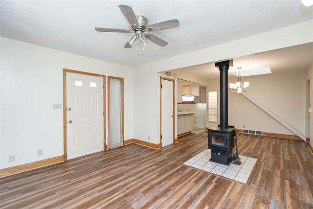 6391 Holcomb Avenue, Des Moines, IA 50322