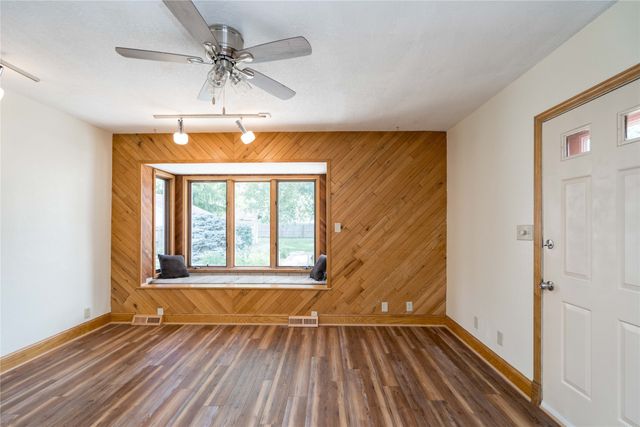 6391 Holcomb Avenue, Des Moines, IA 50322