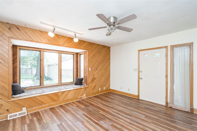 6391 Holcomb Avenue, Des Moines, IA 50322