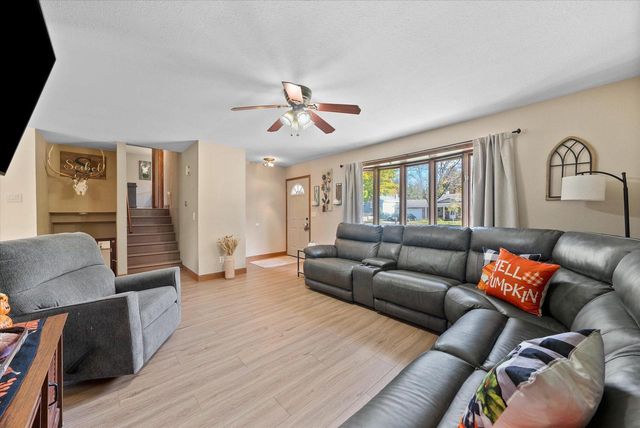 822 Clear View DRIVE, West Bend, WI 53090