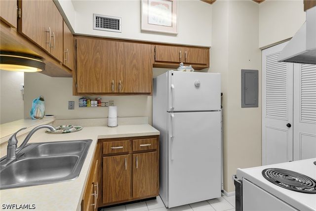 58 Manor TER 8-204, Marco Island, FL 34145
