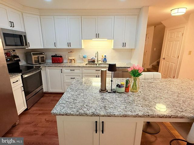 242 SPRING ST, State College, PA 16801