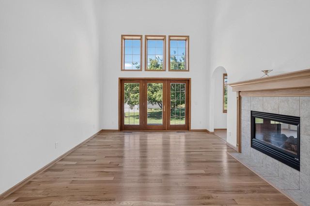 8701 Nelson Crossing, Verona, WI 53593