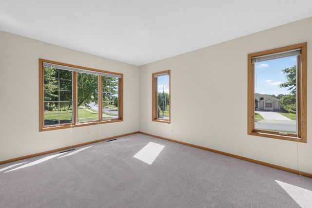 8701 Nelson Crossing, Verona, WI 53593