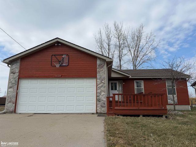 1120 West Boulevard, Marine City, MI 48039