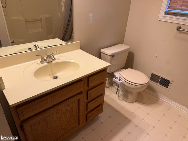 1120 West Boulevard, Marine City, MI 48039