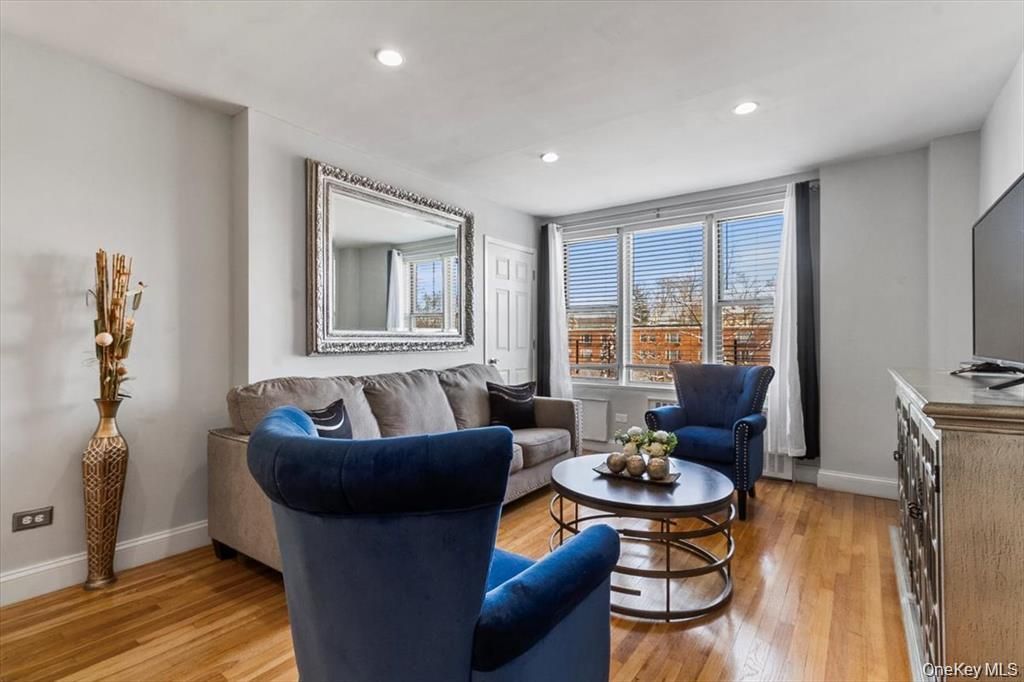 5425 Valles Avenue 3F, Bronx, NY 10471 — photo 2