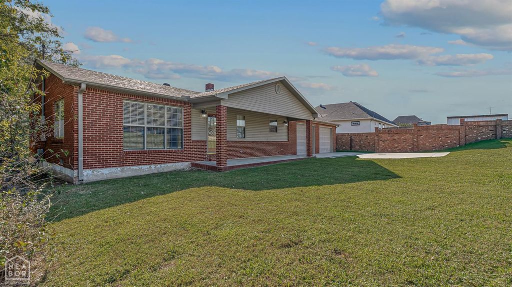 2801 Linwood Drive, Paragould, AR 72450