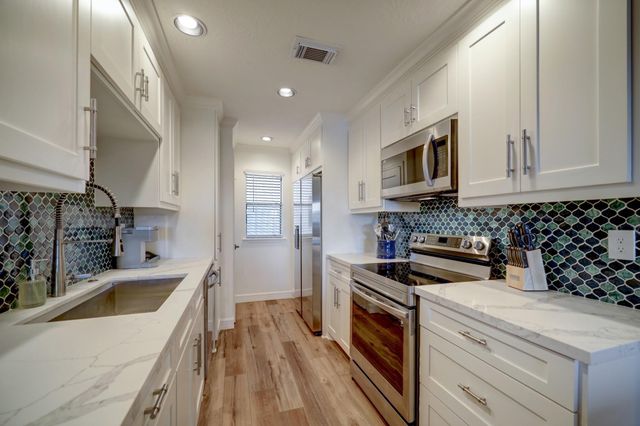 3900 Aspen Drive A207, Montgomery, TX 77356