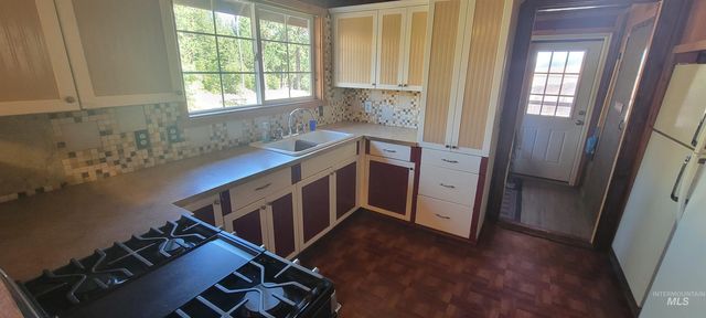 546 Edgehill Dr, Anatone, WA 99401
