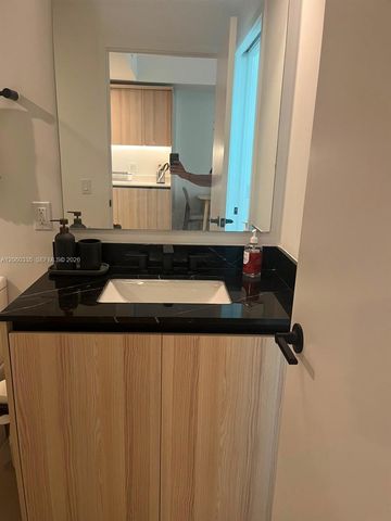 225 N Miami Ave 1810, Miami, FL 33128