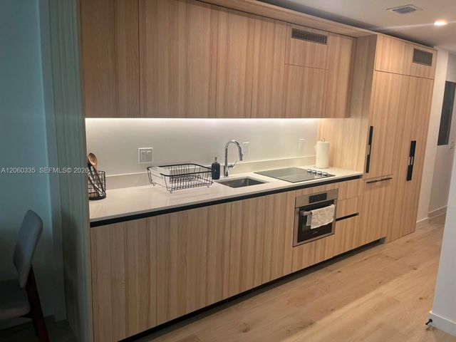 225 N Miami Ave 1810, Miami, FL 33128