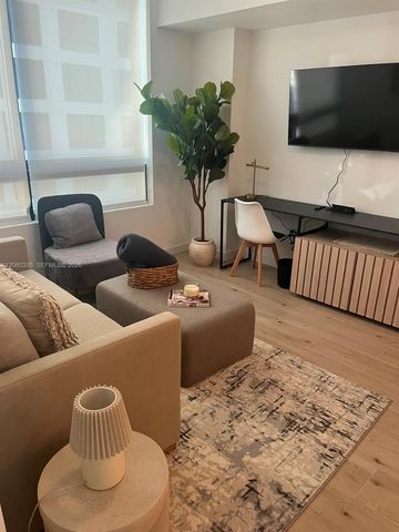 225 N Miami Ave 1810, Miami, FL 33128