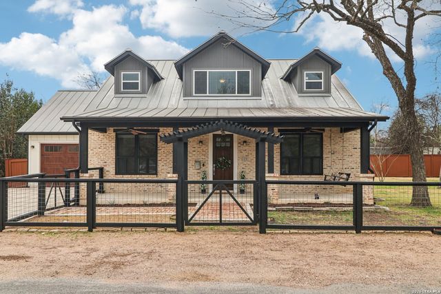115 E Evergreen, Boerne, TX 78006
