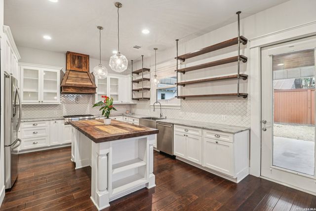 115 E Evergreen, Boerne, TX 78006