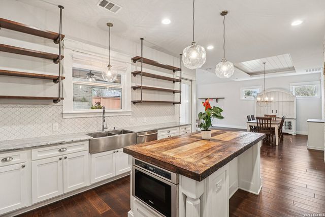 115 E Evergreen, Boerne, TX 78006