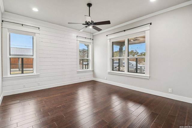 115 E Evergreen, Boerne, TX 78006