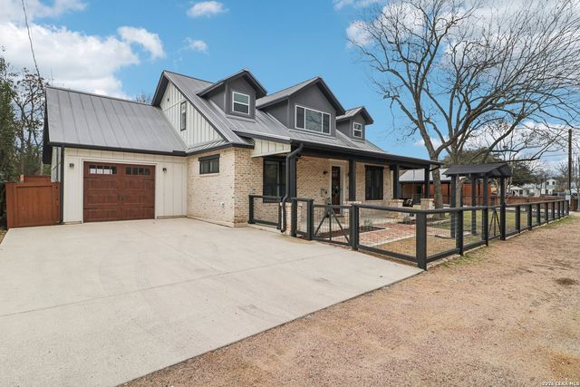 115 E Evergreen, Boerne, TX 78006