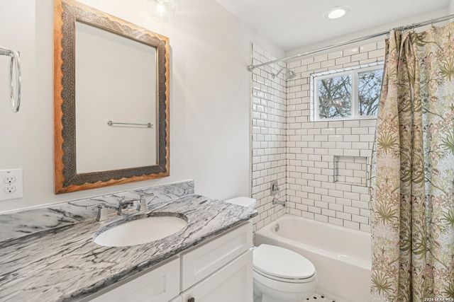 115 E Evergreen, Boerne, TX 78006