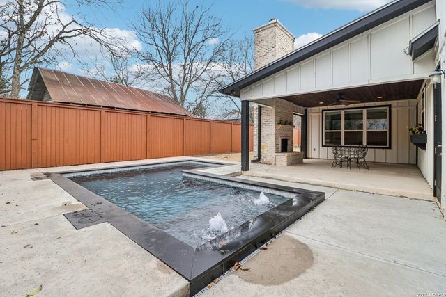 115 E Evergreen, Boerne, TX 78006