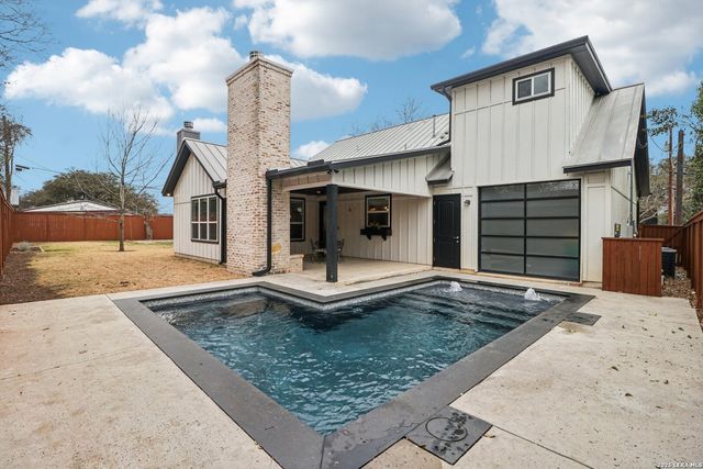 115 E Evergreen, Boerne, TX 78006