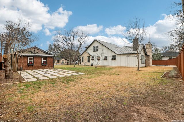 115 E Evergreen, Boerne, TX 78006