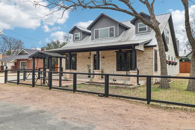 115 E Evergreen, Boerne, TX 78006