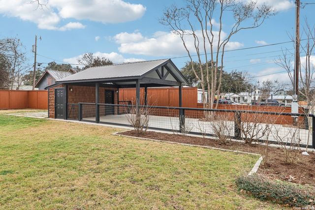 115 E Evergreen, Boerne, TX 78006