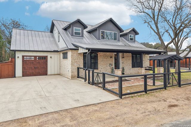 115 E Evergreen, Boerne, TX 78006