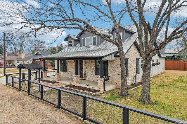 115 E Evergreen, Boerne, TX 78006
