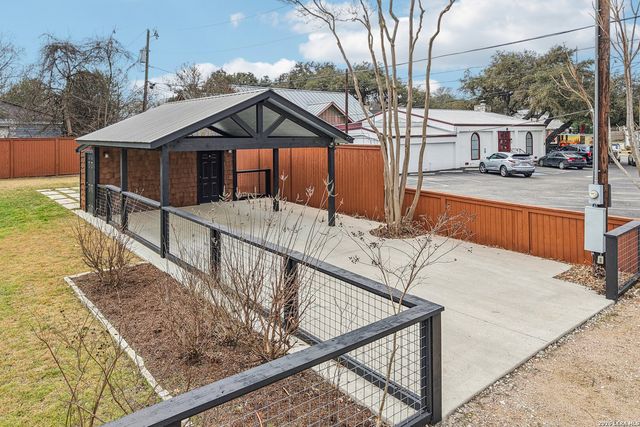 115 E Evergreen, Boerne, TX 78006