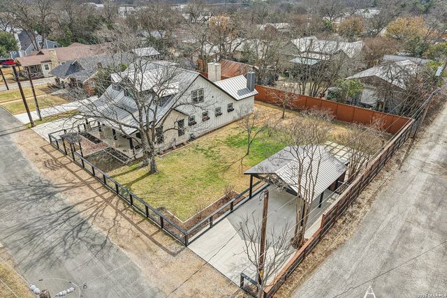 115 E Evergreen, Boerne, TX 78006