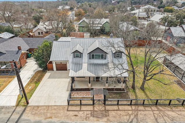 115 E Evergreen, Boerne, TX 78006