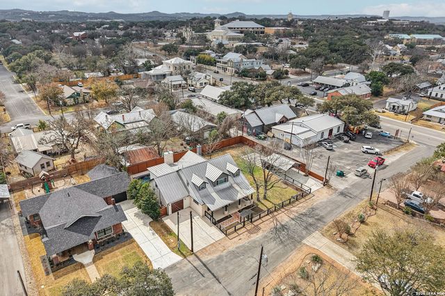 115 E Evergreen, Boerne, TX 78006