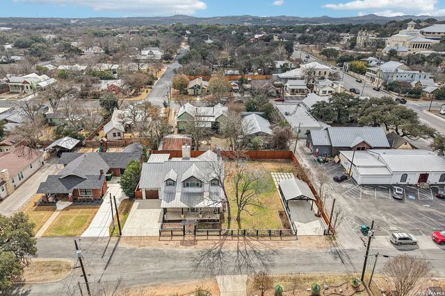 115 E Evergreen, Boerne, TX 78006