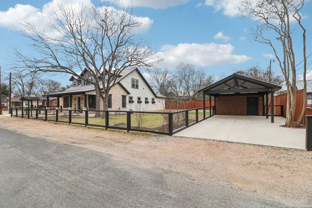 115 E Evergreen, Boerne, TX 78006