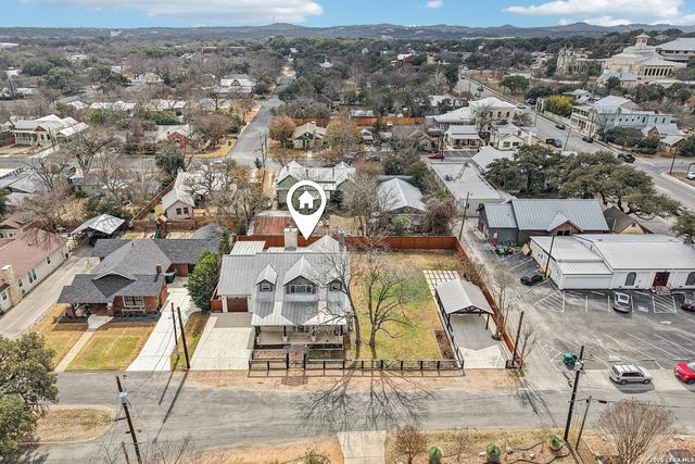 115 E Evergreen, Boerne, TX 78006