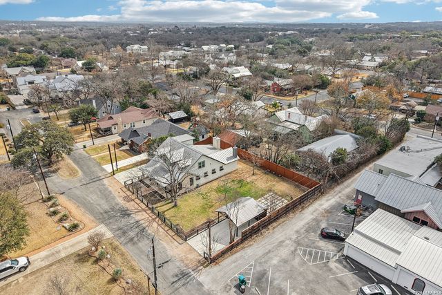 115 E Evergreen, Boerne, TX 78006