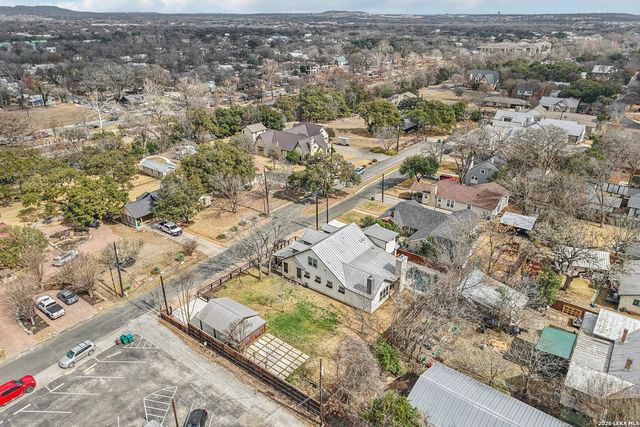 115 E Evergreen, Boerne, TX 78006