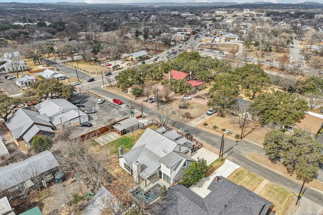 115 E Evergreen, Boerne, TX 78006