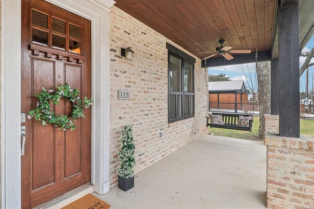 115 E Evergreen, Boerne, TX 78006