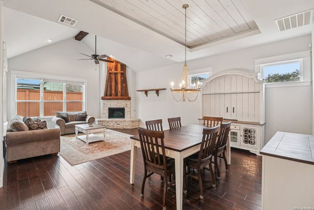 115 E Evergreen, Boerne, TX 78006