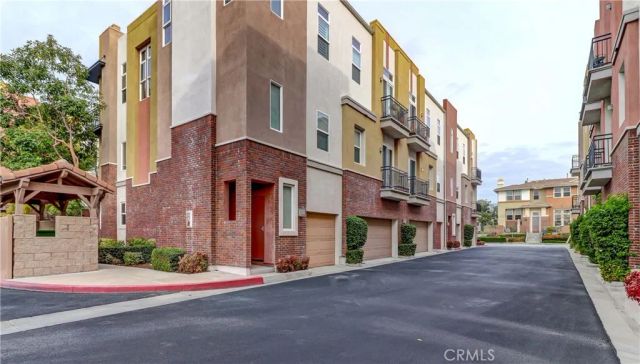 706 W First Street, Claremont, CA 91711