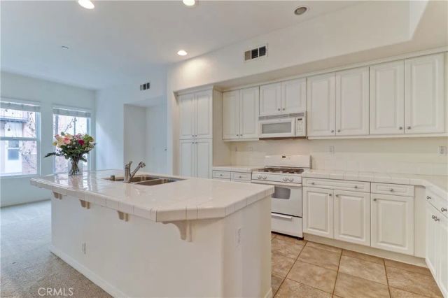 706 W First Street, Claremont, CA 91711