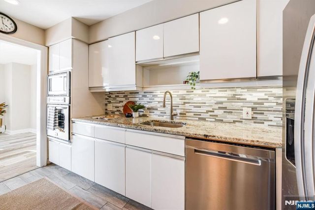 100 Shearwater Court 84, Jersey City, NJ 07305