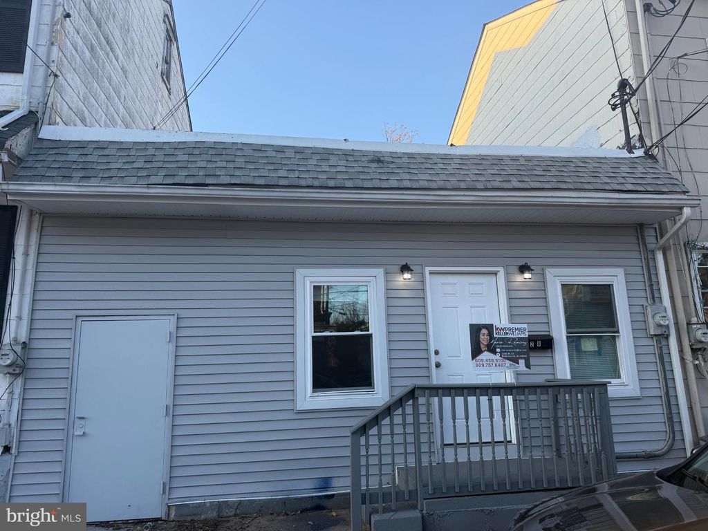 28 ELM ST, Trenton, NJ 08611